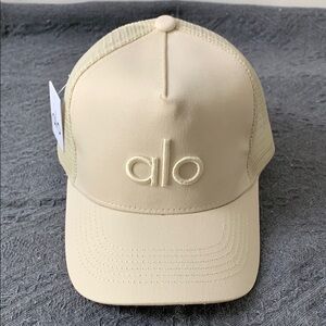 🛸NWT ALO Yoga AeroTech Cream Trucker Hat | UV50+ & Sweat-Proof